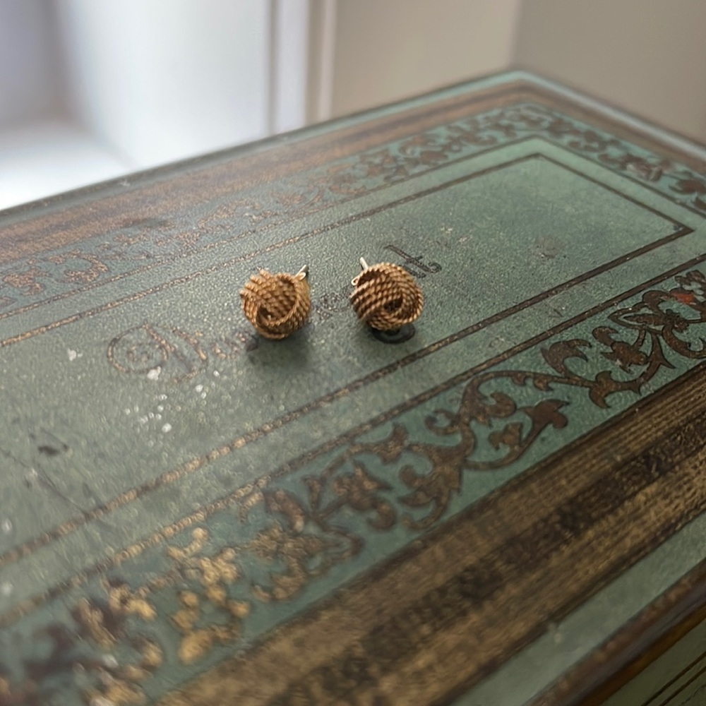 ✨Gold Knotted Studs